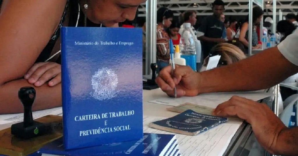 Brasil registra expansão de 19,1% no mercado de trabalho formal desde 2023