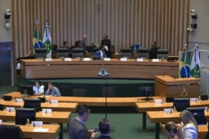 Câmara Legislativa do DF encerra sessão em 18 minutos com apenas sete deputados presentes