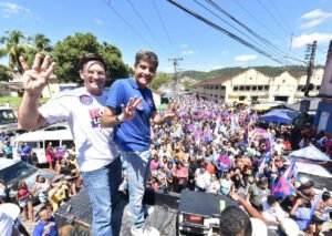 Caminhada de ACM Neto em Cachoeira mobiliza multidão no Recôncavo baiano