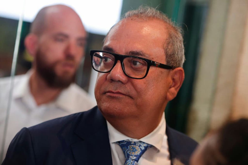 Carlos Muniz define apoio na disputa pela Bahia até quarta-feira