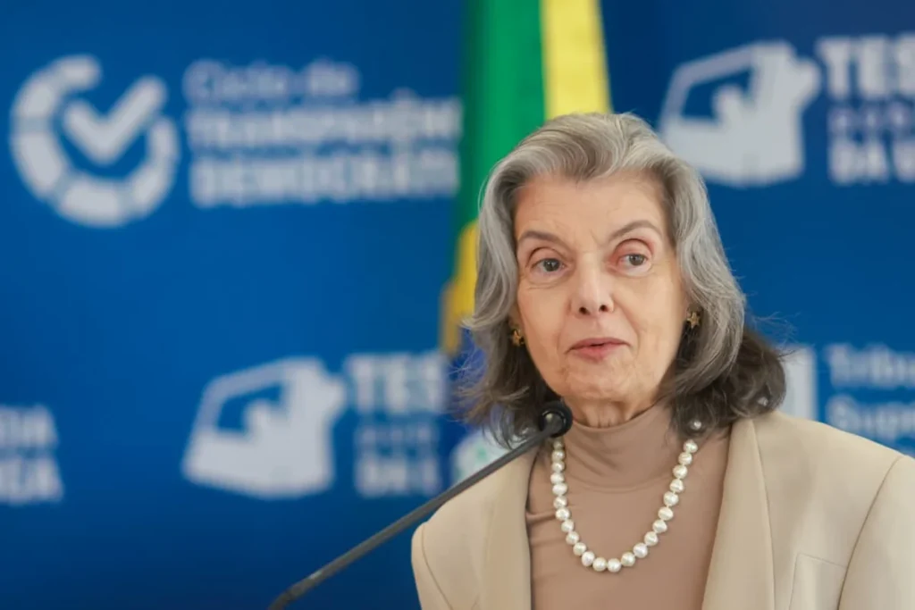Cármen Lúcia celebra duas décadas no STF com livro que reúne vozes da cultura e do direito