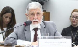 Celso Amorim critica servilidade do Brasil e aponta pressão política dos Estados Unidos