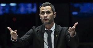 Cleitinho lidera corrida eleitoral pelo governo de Minas Gerais em nova pesquisa
