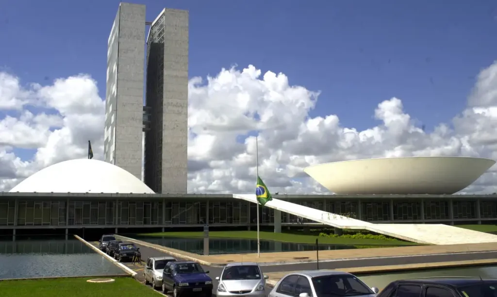 Congresso adia definição de comissão sobre a taxação de compras internacionais