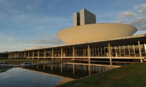 Congresso Nacional retoma atividades sob pressão de pautas travadas e eleições