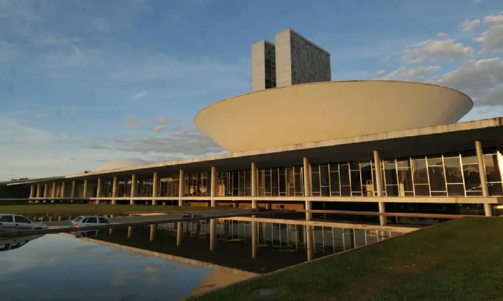 Congresso Nacional retoma atividades sob pressão de pautas travadas e eleições