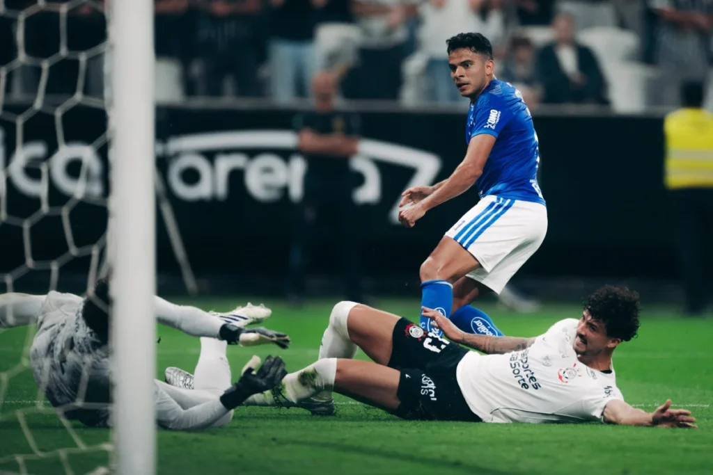 Cruzeiro supera o Corinthians em São Paulo e consolida ascensão no Brasileirão