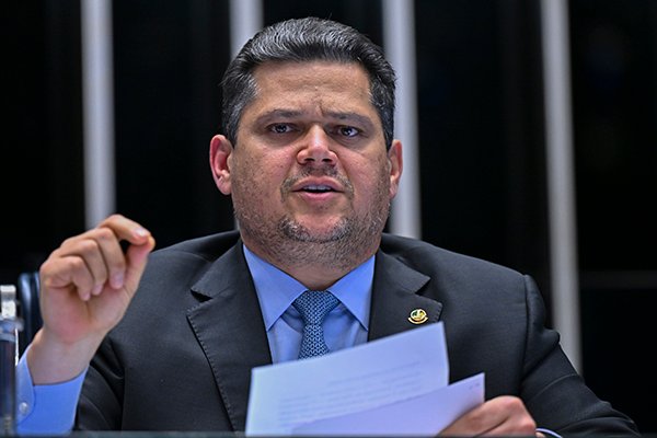Davi Alcolumbre celebra descoberta de petróleo na Margem Equatorial