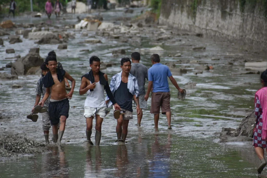 Deslizamento no Nepal e Tibete eleva número de desaparecidos para mais de 2,4 mil