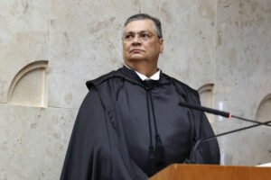 Dino veta influência de dirigentes sem mandato na distribuição de emendas parlamentares