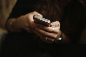 Empresária de Valparaíso é alvo de ameaças e importunação sexual via Whatsapp