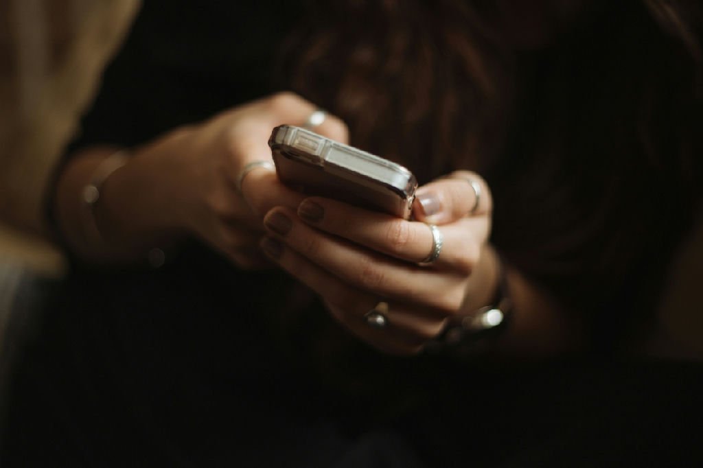 Empresária de Valparaíso é alvo de ameaças e importunação sexual via Whatsapp