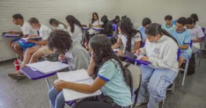 Encceja 2026 aplica provas neste domingo para jovens e adultos em todo o Brasil