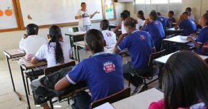 Ensino médio na Bahia apresenta quase metade dos alunos abaixo do nível básico de aprendizado