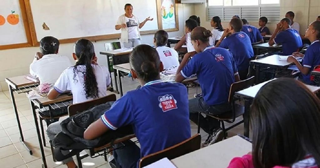 Ensino médio na Bahia apresenta quase metade dos alunos abaixo do nível básico de aprendizado