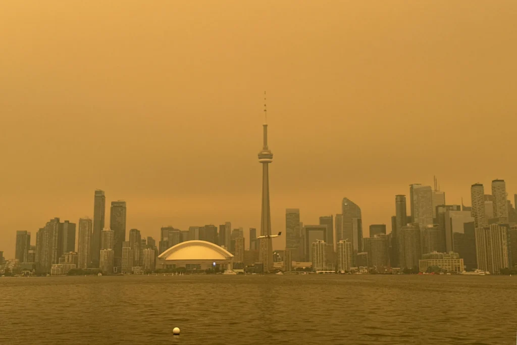 Estudo revela que mudanças climáticas aumentaram em dobro risco de incêndios no Canadá