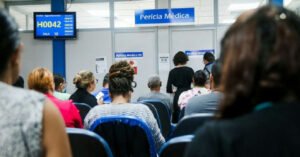 Fila do INSS atinge menor patamar desde 2023 sob nova gestão