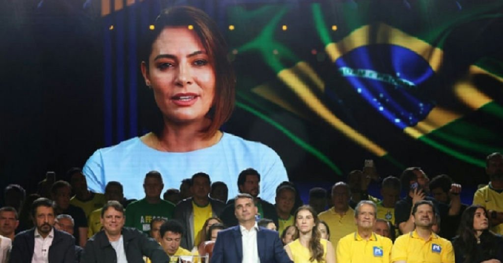 Flávio Bolsonaro altera estratégia de marketing e remove sobrenome de peças publicitárias