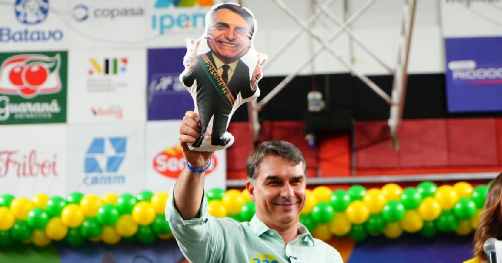 Flávio Bolsonaro amplia equipe econômica com sete novos especialistas para campanha
