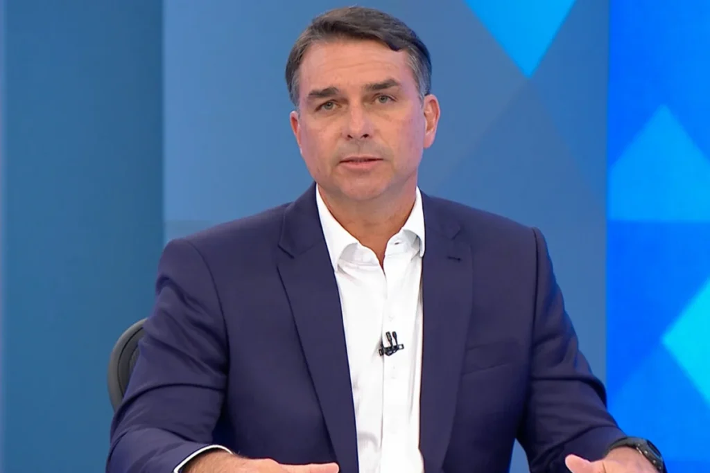 Flávio Bolsonaro anuncia Cláudio Lottenberg como futuro ministro da Saúde