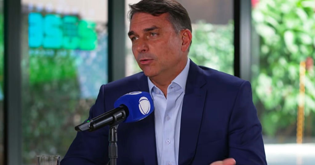 Flávio Bolsonaro condiciona eventual ministério de Jair Bolsonaro ao aval do PL