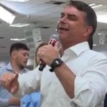 Flávio Bolsonaro e...