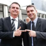 Flávio Bolsonaro envia...