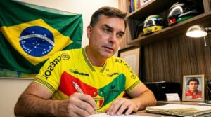 Flávio Bolsonaro inicia arrecadação coletiva para campanha presidencial