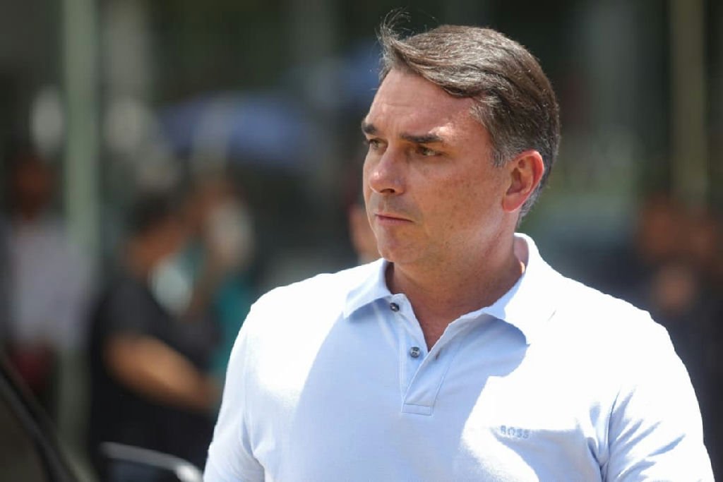Flávio Bolsonaro se reúne com candidatos ao Senado para alinhar estratégias eleitorais