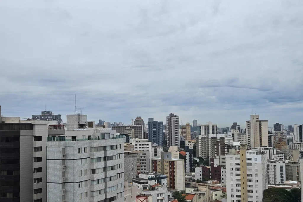 Frente fria altera o clima em Minas Gerais com previsão de chuva e queda nas temperaturas