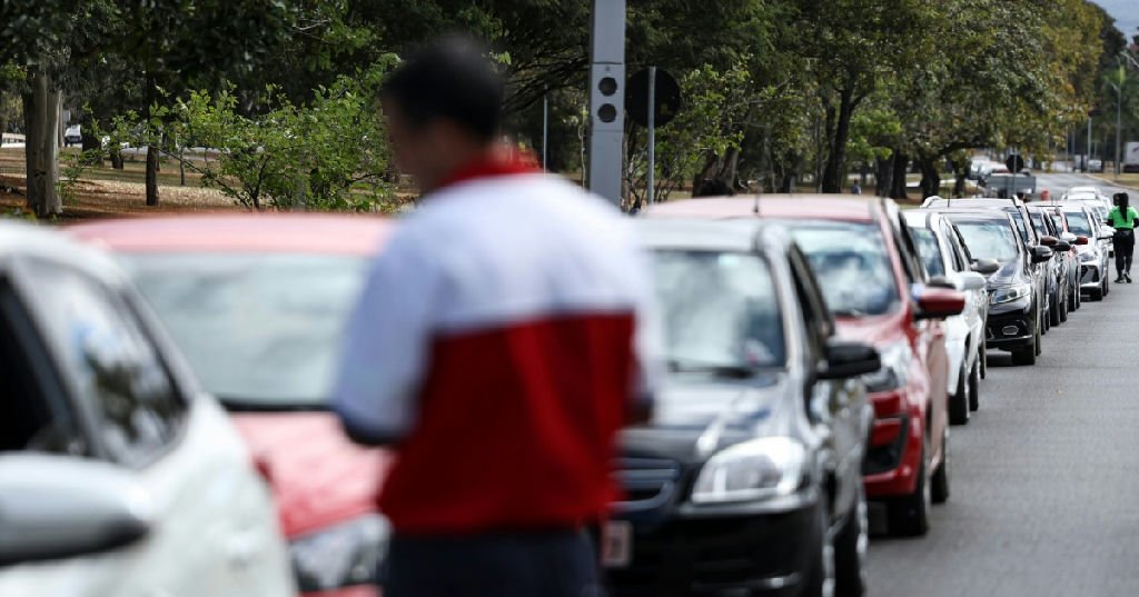 Gasolina tem queda de R$ 0,44 por litro na Bahia após subvenção federal
