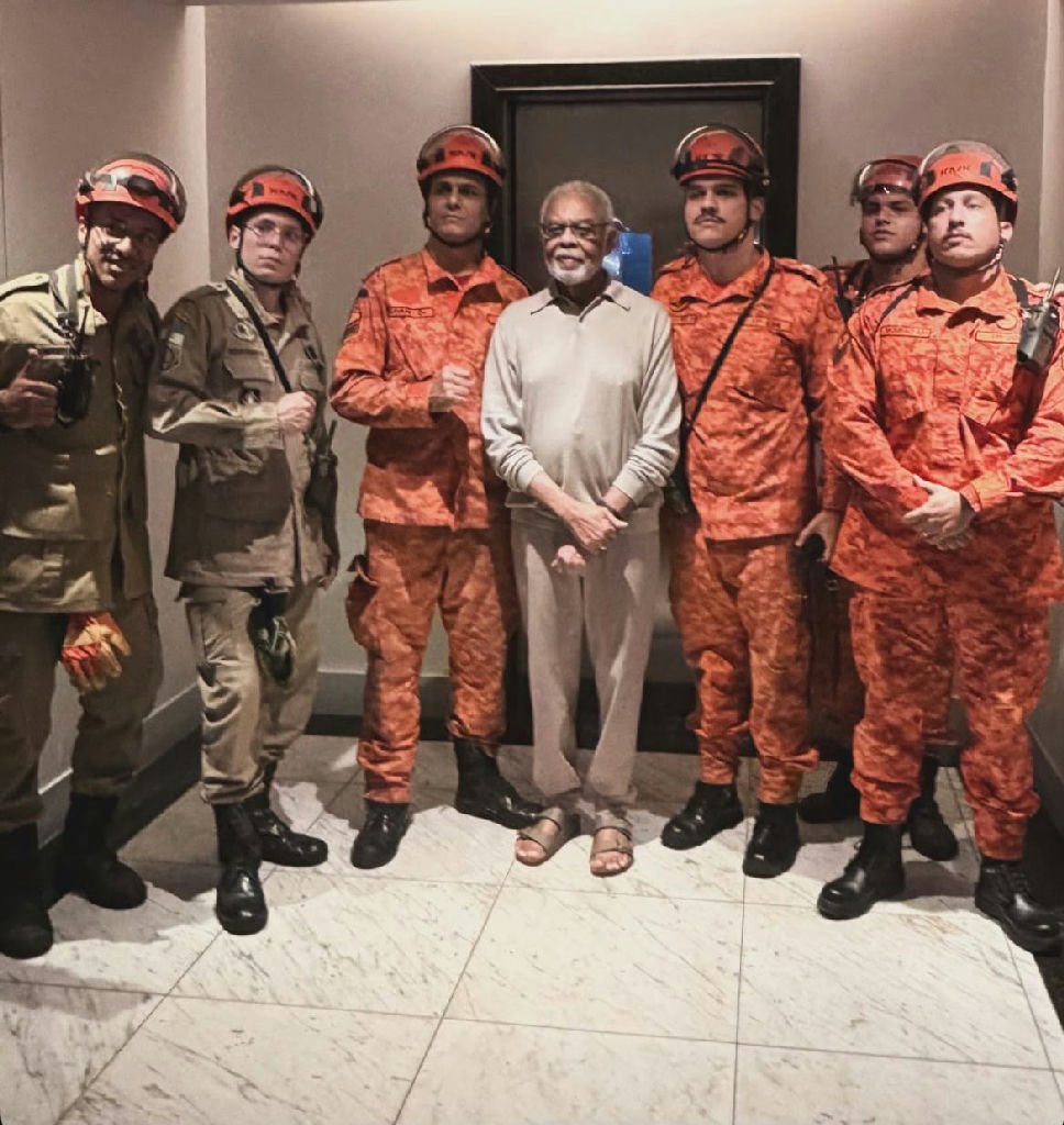 Gilberto Gil é resgatado após ficar preso em elevador no Rio de Janeiro