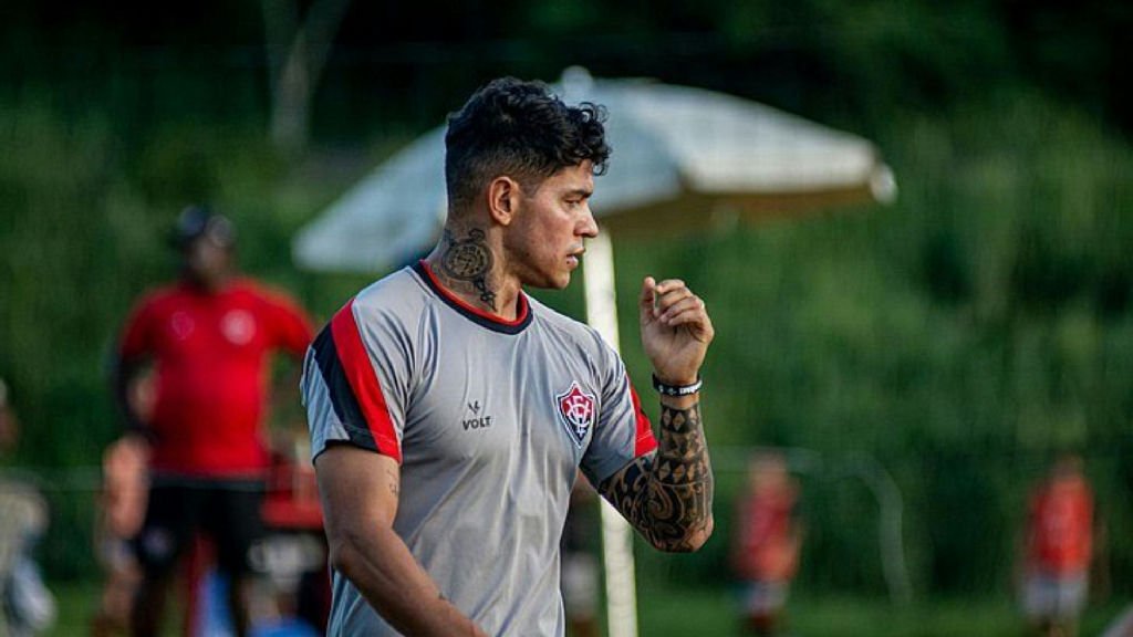 Giovanni Augusto quebra jejum e brilha em empate da Chapecoense contra o Bahia