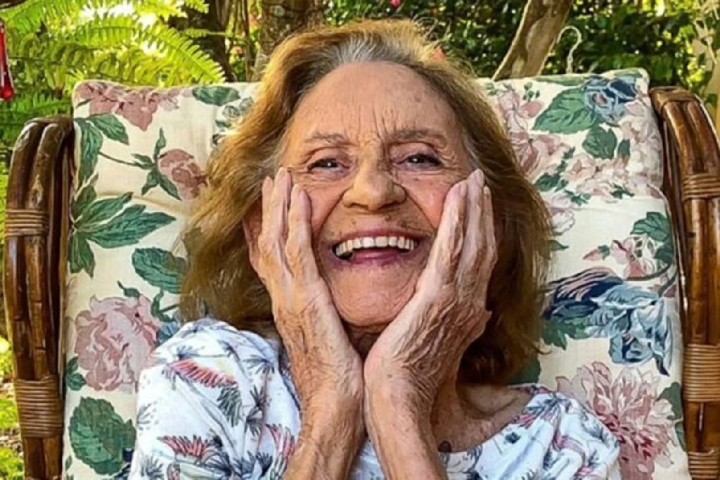 Globo altera grade e cancela Sessão da Tarde em homenagem à atriz Laura Cardoso