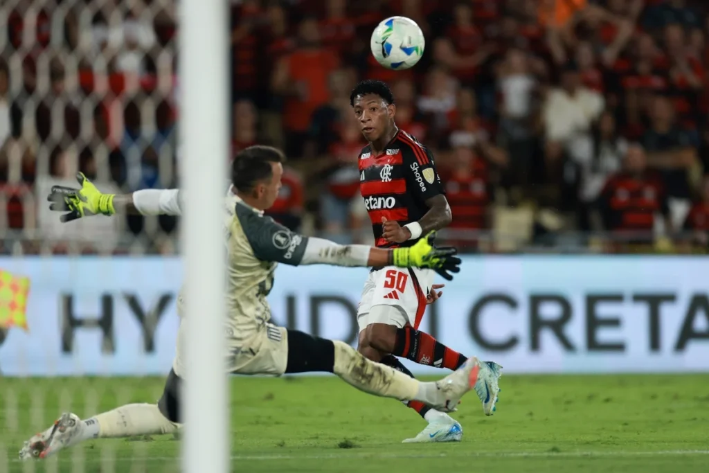 Gonzalo Plata oficializa saída do Flamengo rumo ao futebol russo