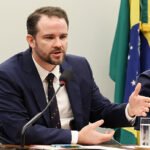 Governo projeta salário...