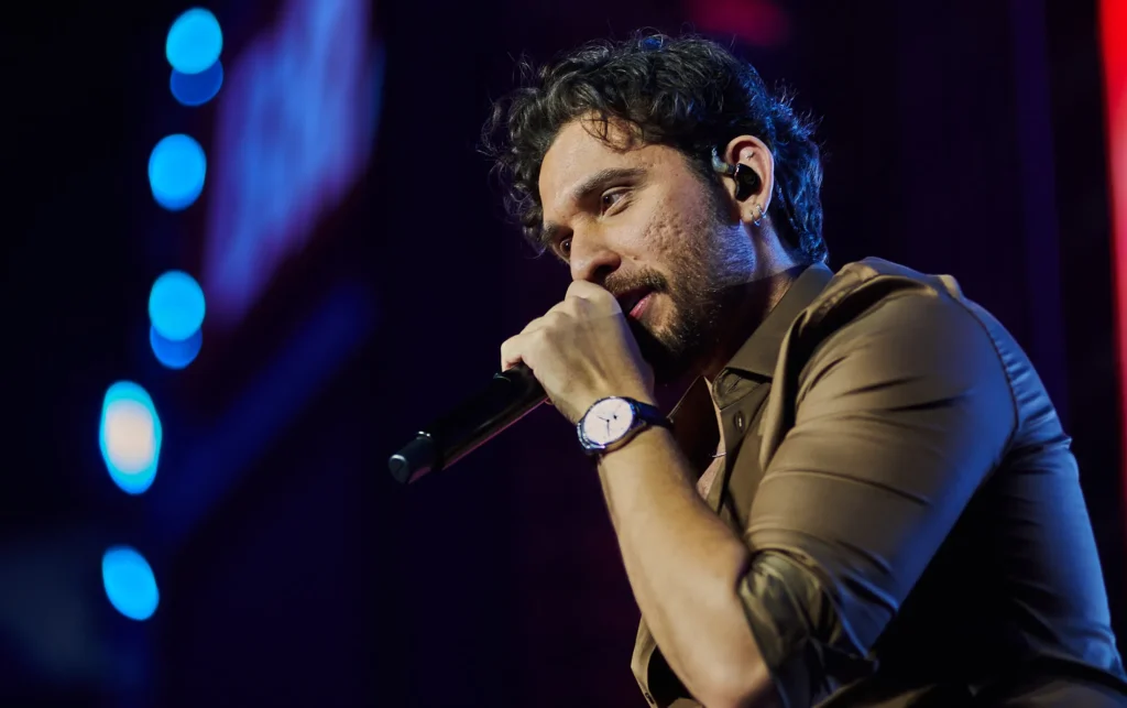 Gustavo Mioto leva multidão ao delírio em show histórico na Festa do Peão de Barretos 2026