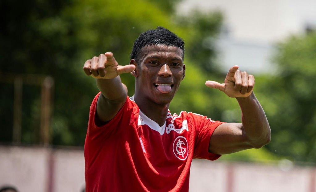 Gustavo Ulguim deixa o Internacional e assina com o Al Ain dos Emirados Árabes