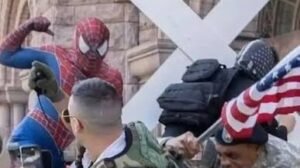 Homem-aranha entra em confronto com manifestante de extrema direita em Minneapolis