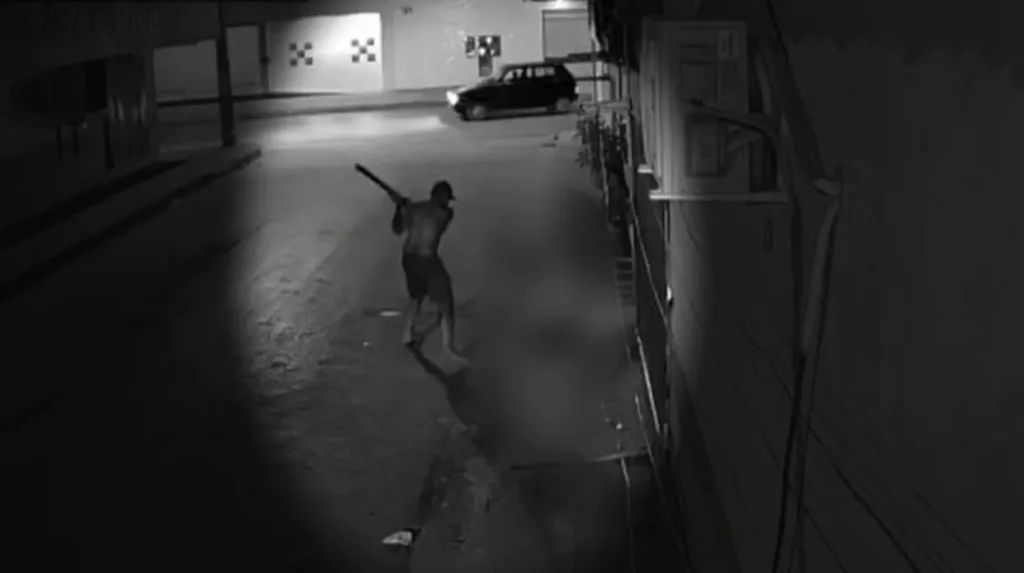 Homem em situação de rua sofre espancamento brutal em Barreiras