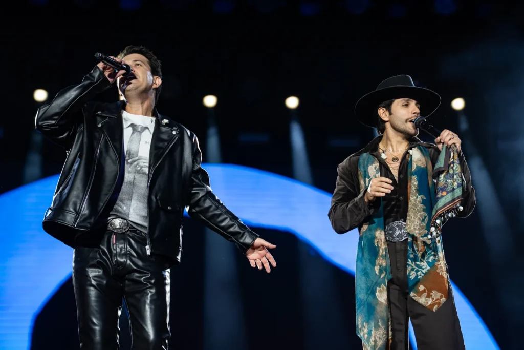 Hugo e Guilherme agitam o público no palco principal da Festa do Peão de Barretos