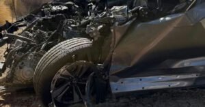 Imagem revela destruição de carro após grave acidente do surfista Victor Bernardo