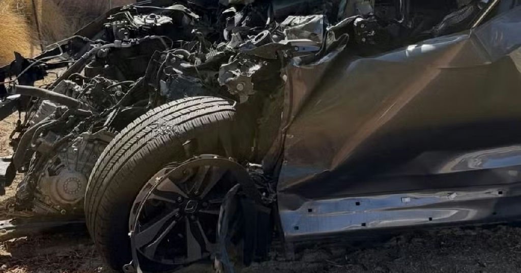 Imagem revela destruição de carro após grave acidente do surfista Victor Bernardo