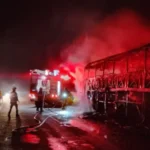 Incêndio destrói ônibus...