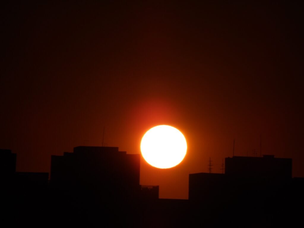 Inmet alerta para virada brusca no tempo com chuvas intensas no Centro-sul