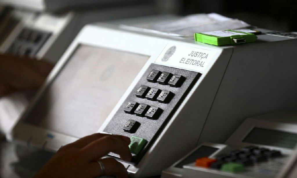 Irregularidades no uso de verba pública por partidos políticos e punições insuficientes