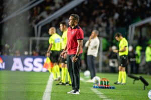 Jair Ventura admite atuação ruim do Vitória e aponta falta de tempo para treinos