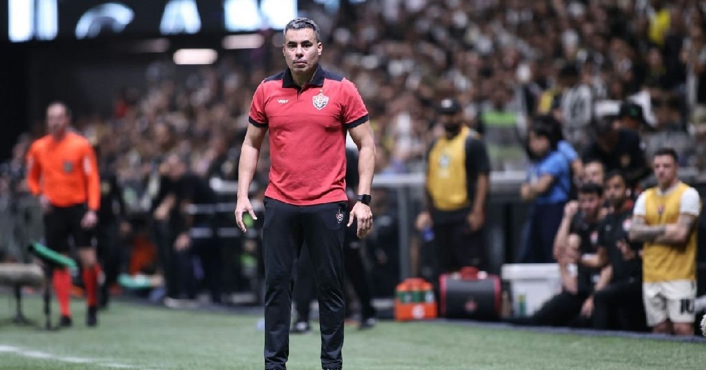 Jair Ventura pede união no Vitória após derrota para o Atlético-mg