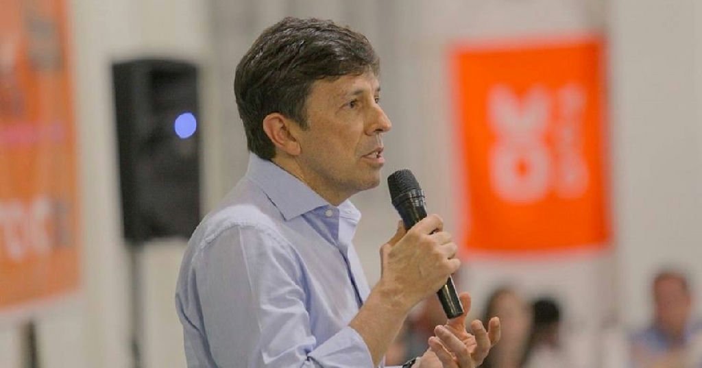 João Amoêdo critica desempenho de Romeu Zema em sabatina televisiva