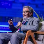 João Santana lidera...